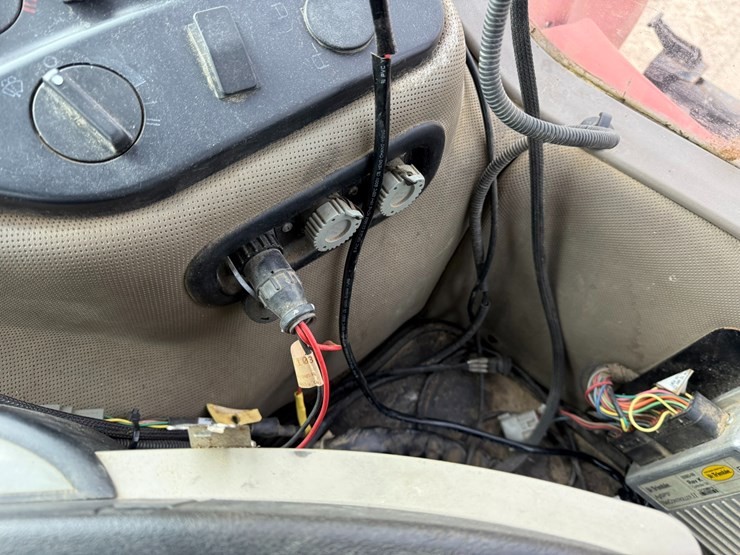 2015-case-ih-340-image-53