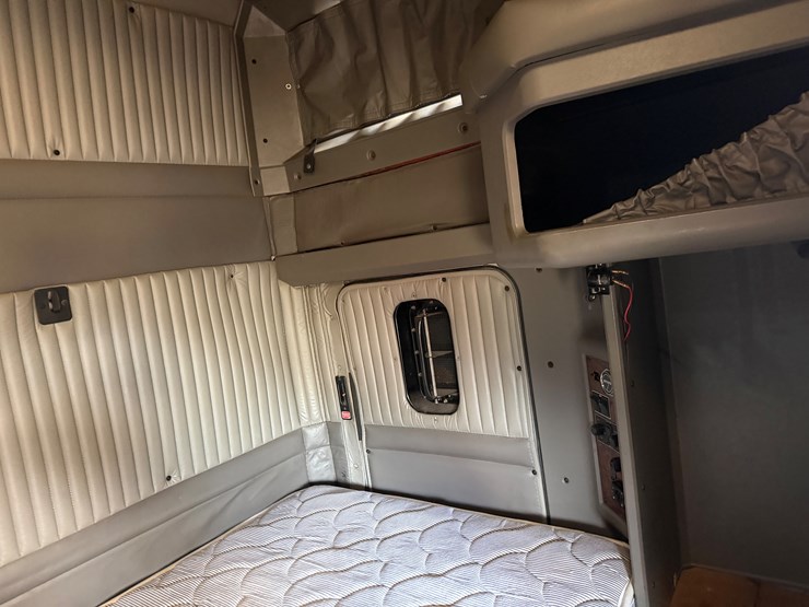 2007-kenworth-t600-image-14