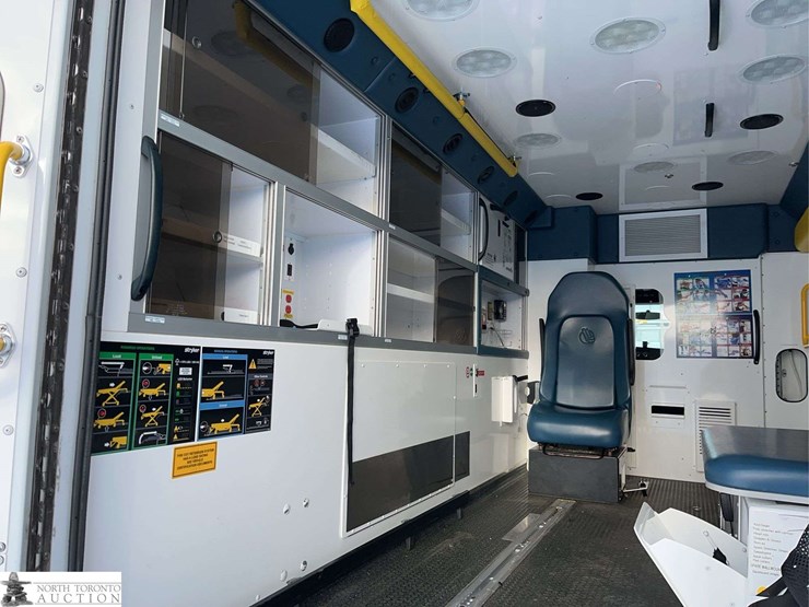 2016-chevrolet-express-s/a-ambulance-image-34