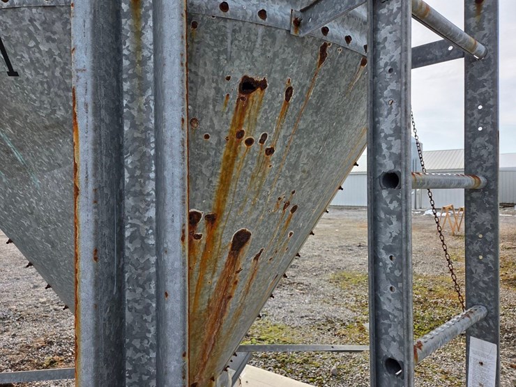 4-ton-chore-time-feed-bin-image-4