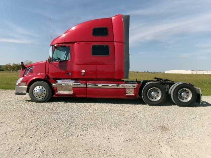 2014-volvo-vnl64t780-image-7