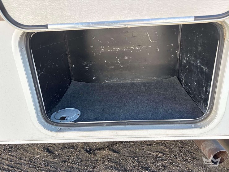 2004-ford-e450-image-35