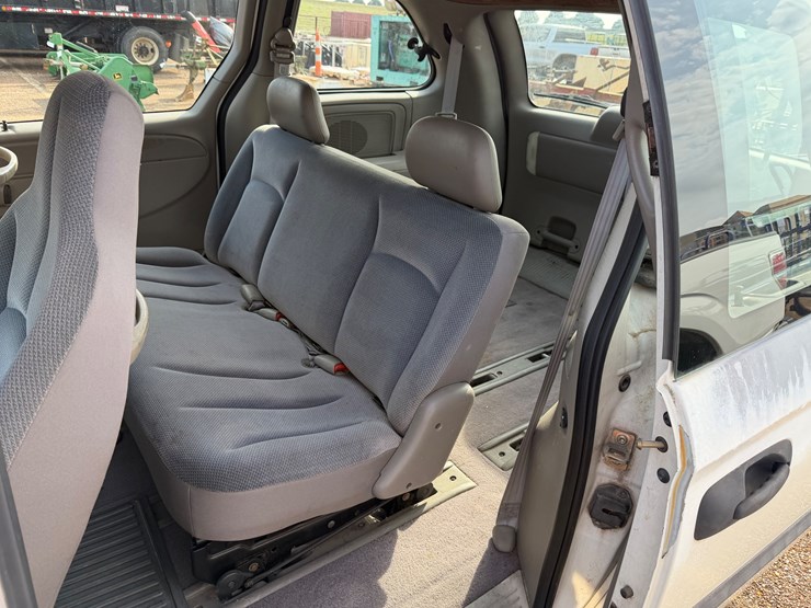 #7788-•-2003-dodge-minivan-image-11