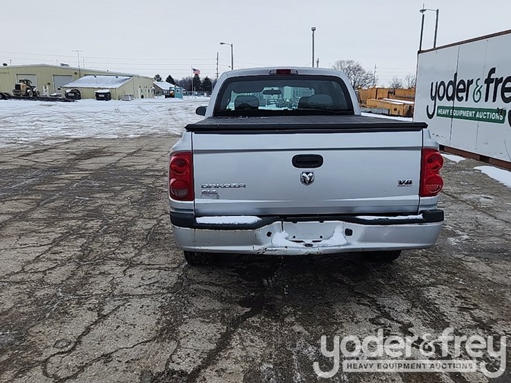 2011-dodge-dakota-image-5