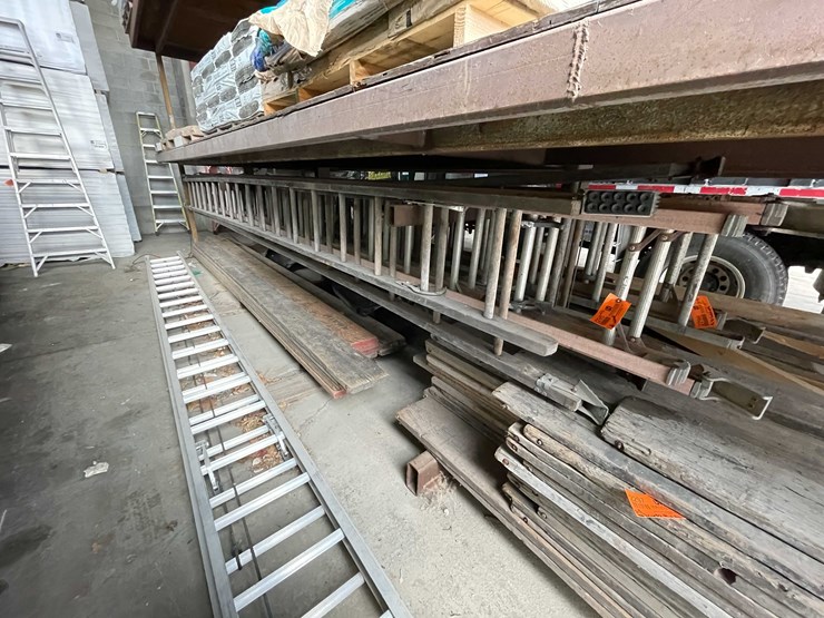 #2295-•-(3)-extension-ladders-image-1