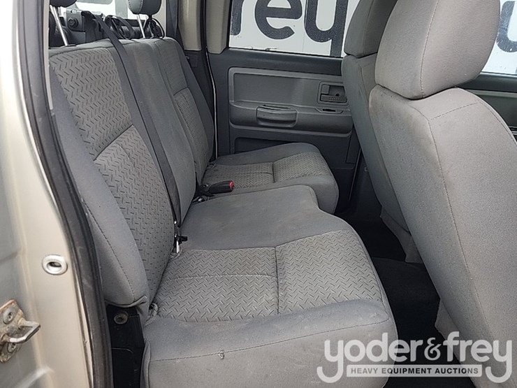 2011-dodge-dakota-image-34