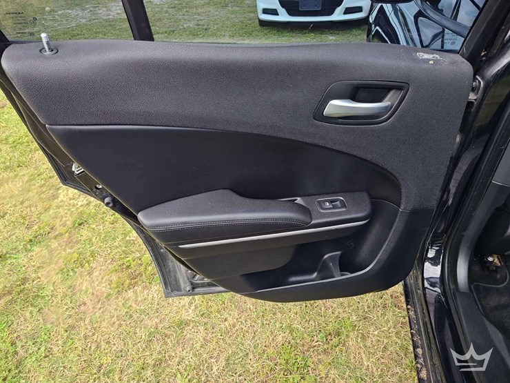 2018-dodge-charger-sedan-image-9