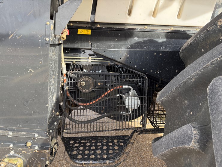 2015-case-ih-7240-image-18