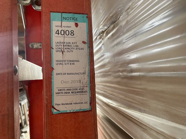 #2777-•-titan-8'-fiberglass-ladder-image-7