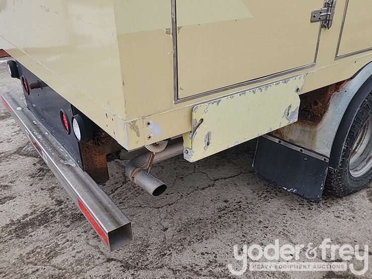 2015-gmc-savana-g4500-image-32