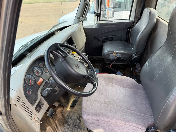 2018-international-durastar-4400-image-14