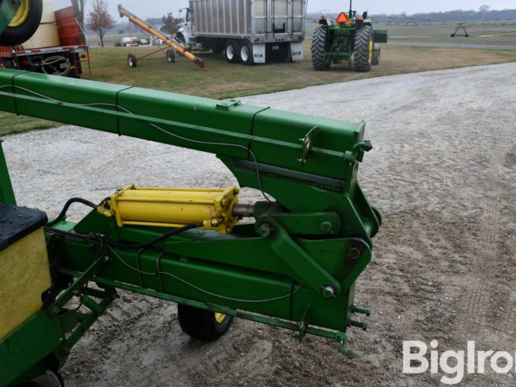john-deere-male-row-4-0/4-1-planter-image-14