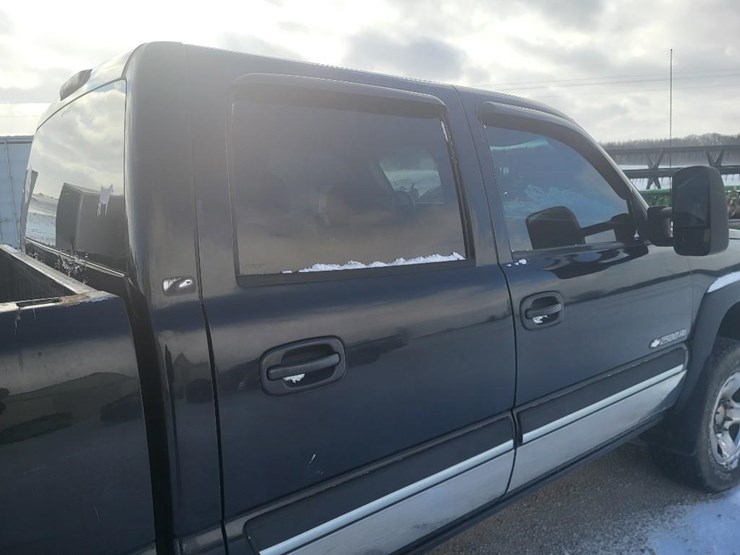 2004-chevrolet-2500hd-image-31