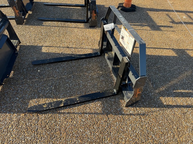 #7863-•-mini-skid-steer-pallet-forks-image-2