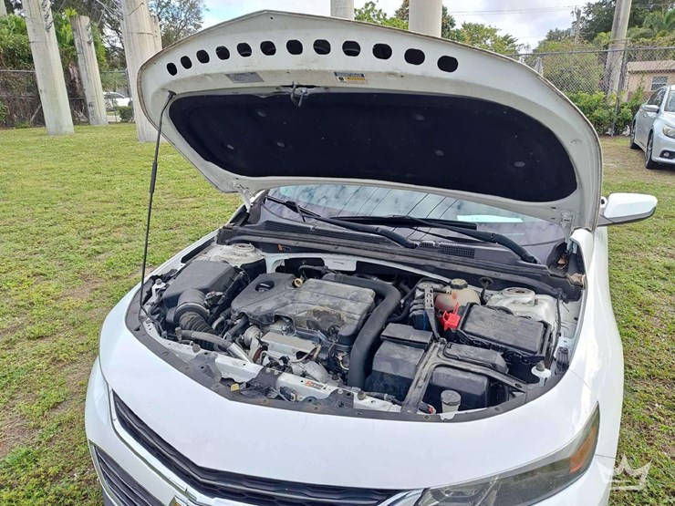 2017-chevrolet-malibu-sedan-image-8