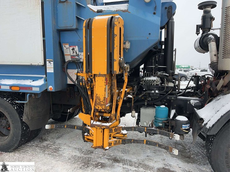 2018-mack-lr633-t/a-refuse-truck-image-13