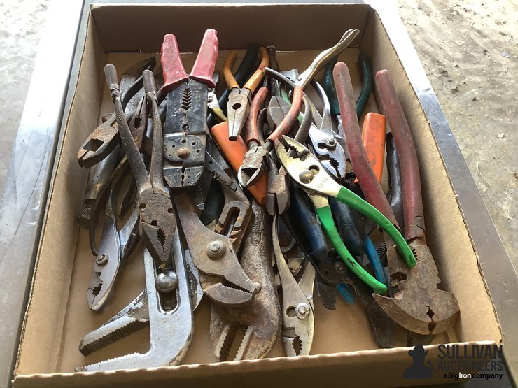 assorted-pliers-image-1