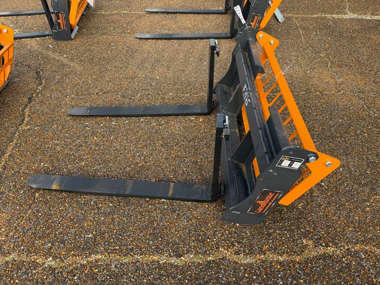 #7925-•-skid-steer-pallet-forks-image-1