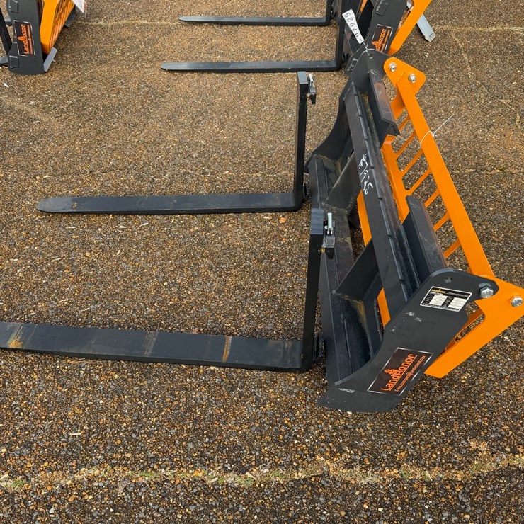 #7925 • Skid Steer Pallet Forks