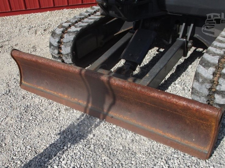 2019-case-cx37c-image-6