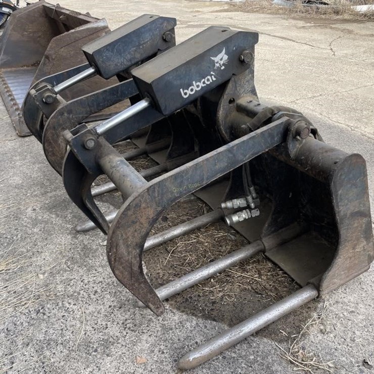 Bobcat Universal Attach 64" Grapple Bucket
