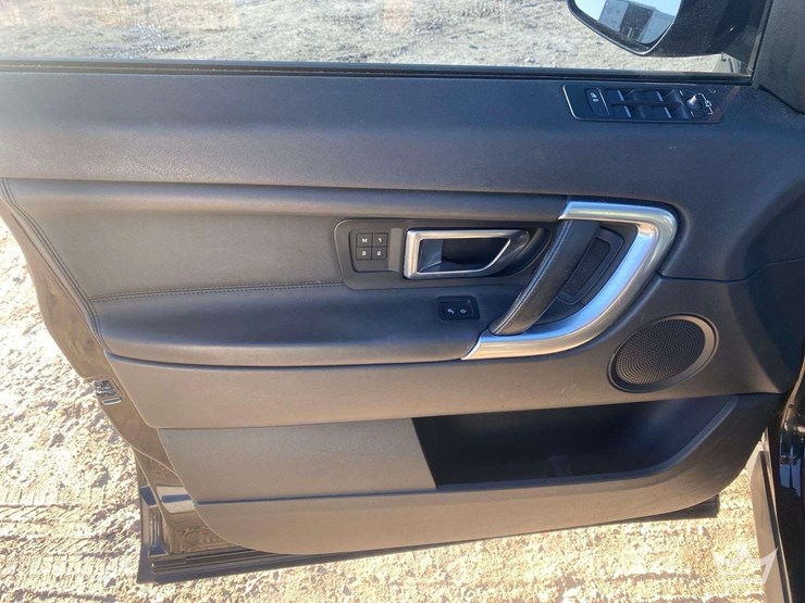 2016-land-rover-discovery-sport-4wd-suv-image-11