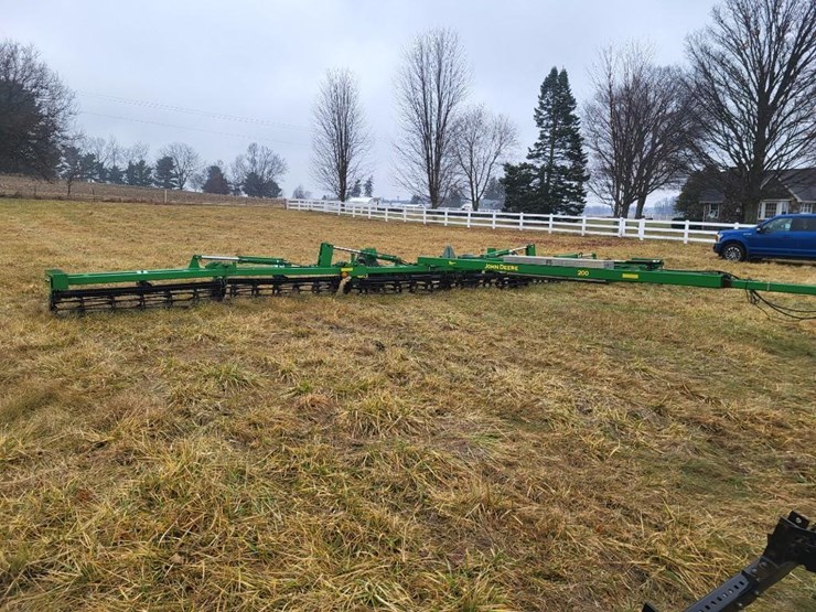 200-john-deere-200-image-1