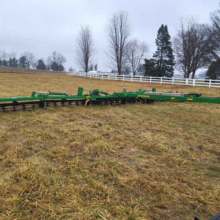 200 JOHN DEERE 200