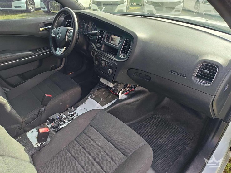 2012-dodge-charger-sedan-image-33