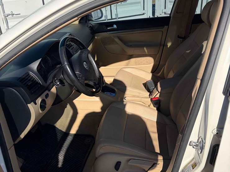 2008-volkswagon-jetta-image-12