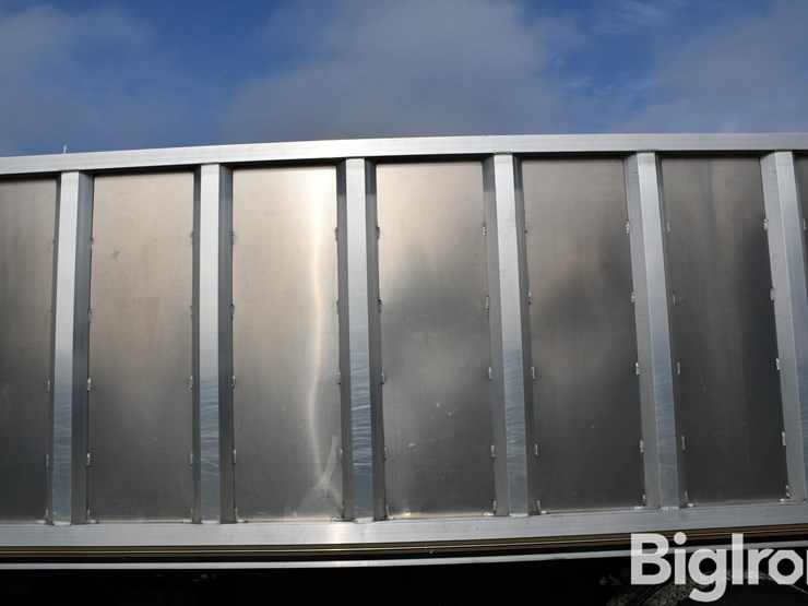 2008-freightliner-m2-106-image-16