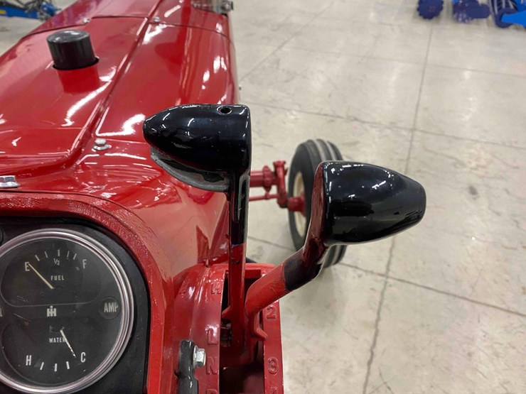 farmall-1206-open-station-restored-image-63