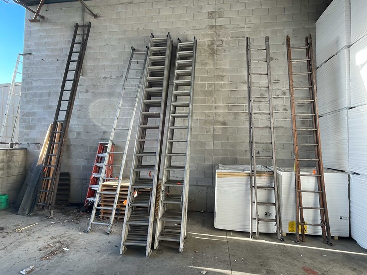 #2298-•-aluminum-extension-ladder-image-1