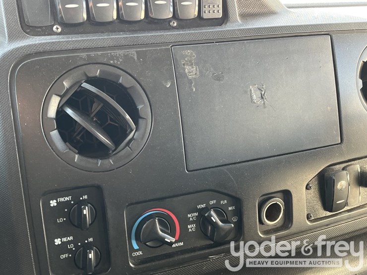 2016-ford-e450-image-18