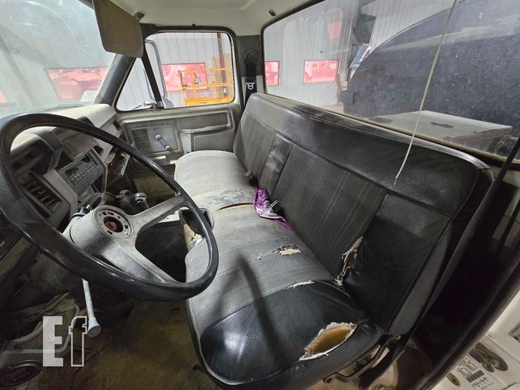 1998-ford-f800-image-9