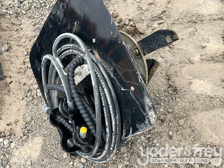 mini-hedge-trimmer-to-suit-mini-skidsteer-image-1