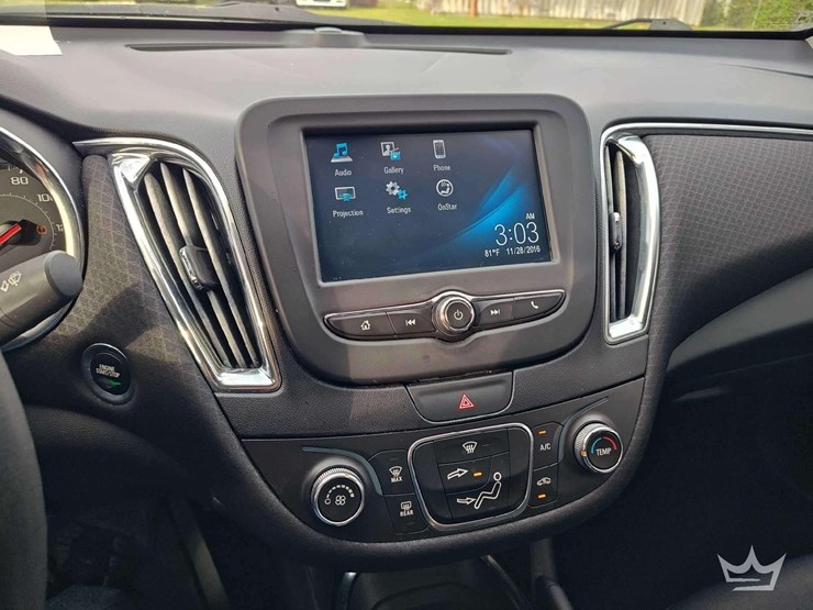 2017-chevrolet-malibu-sedan-image-13