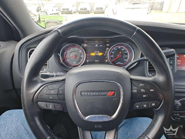 2015-dodge-charger-sedan-image-8