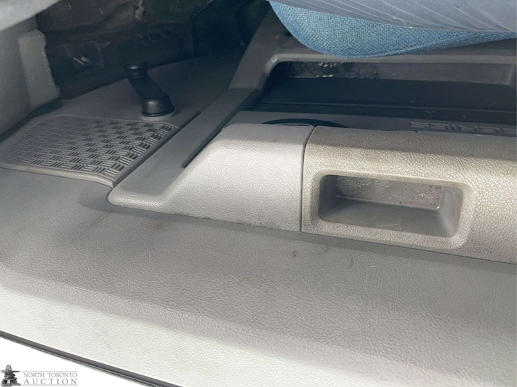 2009-ford-e-series-s/a-24-passenger-bus-image-24