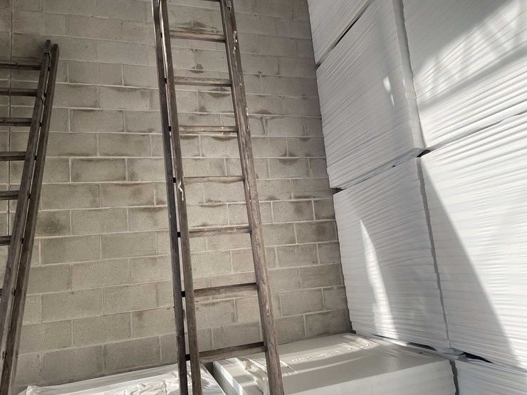 #2779-•-wooden-extension-ladder-image-3