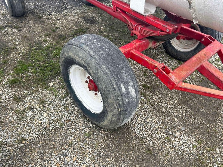 1000-gal.-nh3-tank-on-gear-#7-image-3