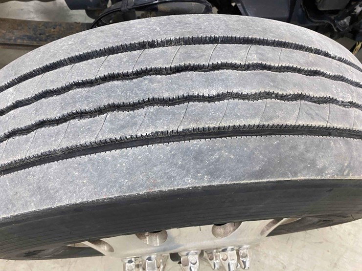 2014-peterbilt-365-image-92