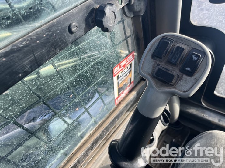 2017-new-holland-l234-image-36