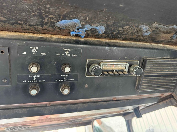 1973-allis-chalmers-7050-tractor-image-37