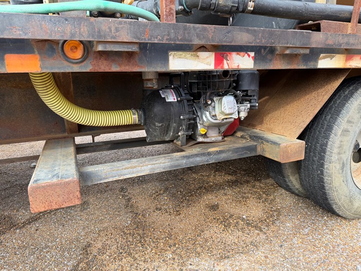 #7735-•-pj-gn-trailer-w/-3000gal-water-tank-&-pump-image-5