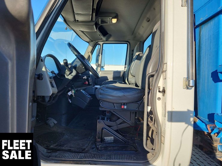 2009-international-durastar-4400-image-16