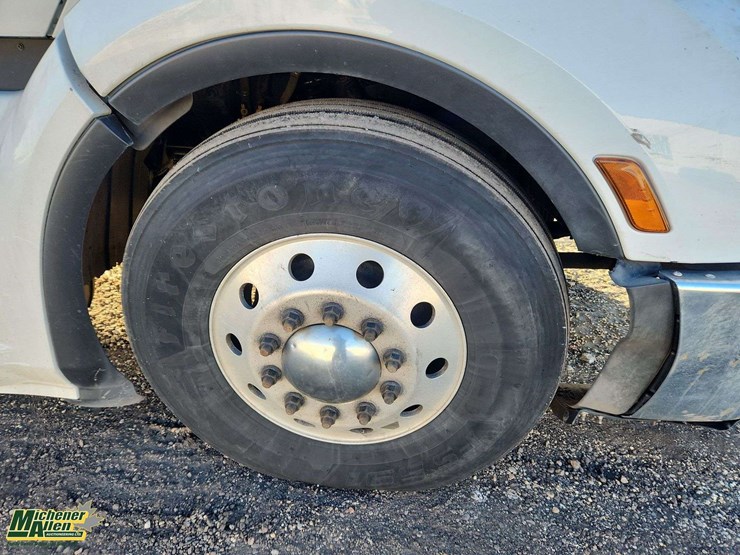 2024-peterbilt-579-image-15