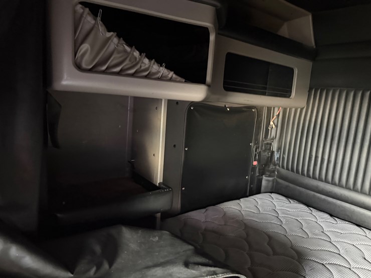 2014-kenworth-t660-image-13