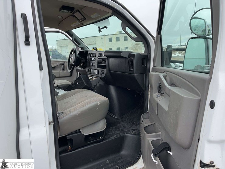 2017-chevrolet-express-g3500-image-29