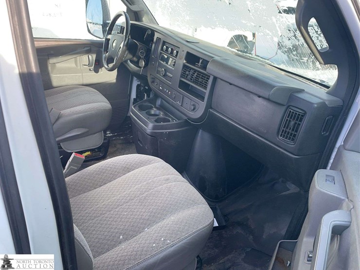 2018-chevrolet-express-dual-rear-wheel-cab-&-chassis-image-37